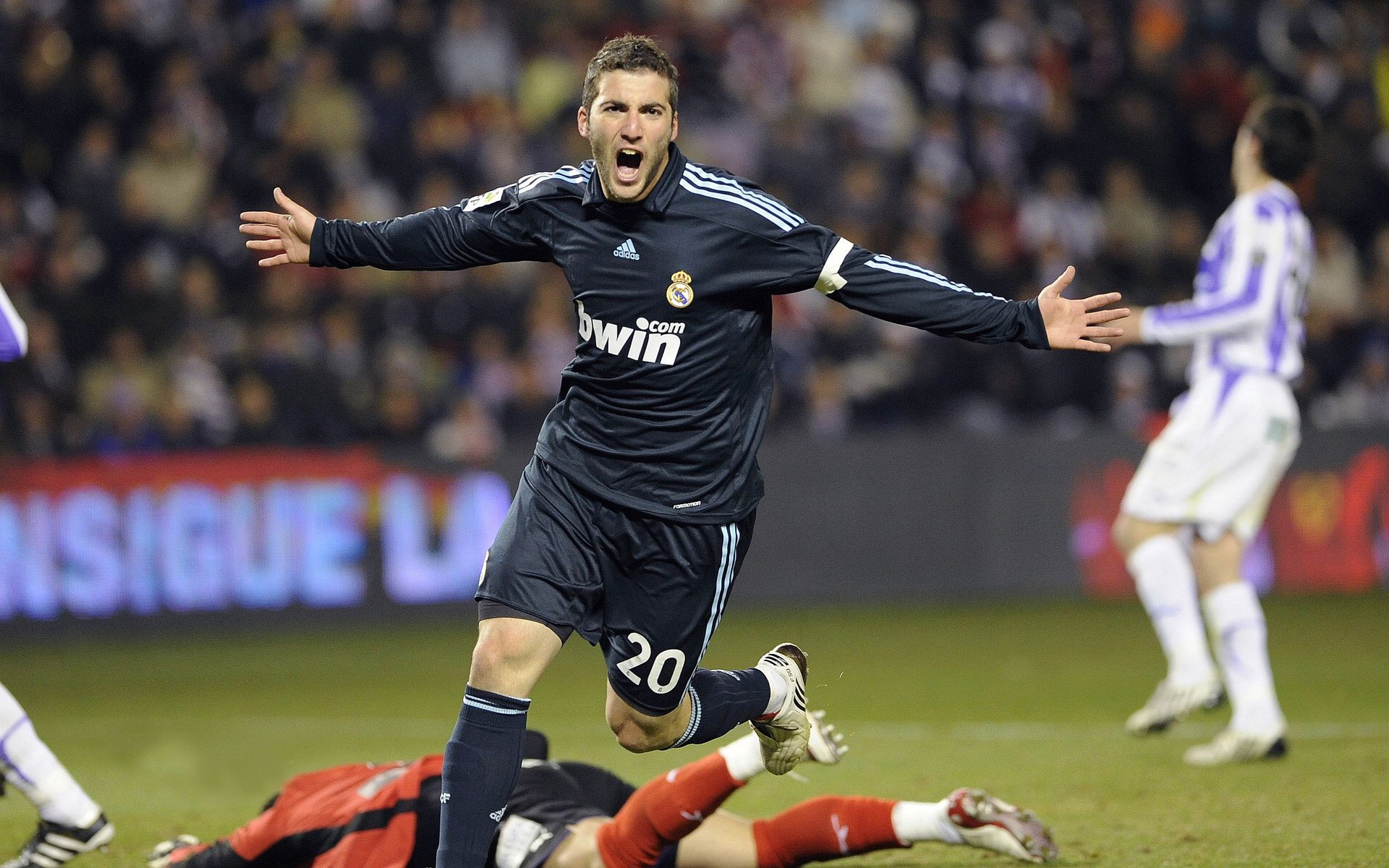 德国猛将梅尔滕斯决赛展现长泳功底,德里斯·梅尔滕斯什么水平